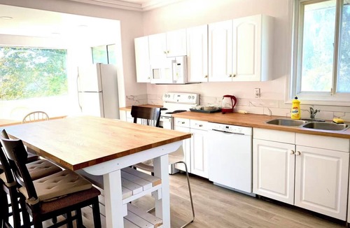 Powell River House | Coastal Wellness Retreat | Spacious 4-Bed Home Near Ocean, Shops & Trails
