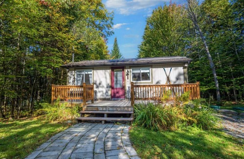 St-Adolphe-d'Howard Cabin | Cocoon des montagnes - Spa privé et bord de l`eau