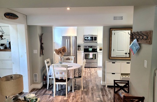 Collingwood House | Collingwood/Blue Mountain Gorgeous 2 bedroom Suite with Kitchen, LR, Dine.