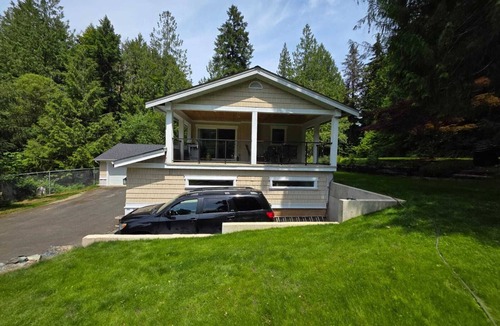 Sproat Lake House | Come play at LeLacShac, a relaxing fun themed home minutes away from Sproat Lake