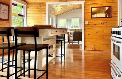 Valley Road Cottage | Come play in the water at this secluded get away. Observe nature at its best.