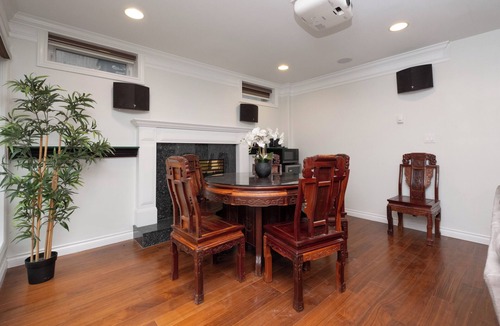Arbutus Ridge Apartment | Comfort 2-BR Suite in Arbutus – Private Entrance