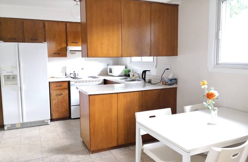 Bayview Woods - Steeles House | Comfort and Bright House 7 minutes to Finch Station in Toronto big space.