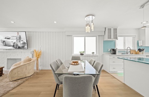 Knight House | Comfort & Privacy in Central Vancouver—Perfect for Families or Groups
