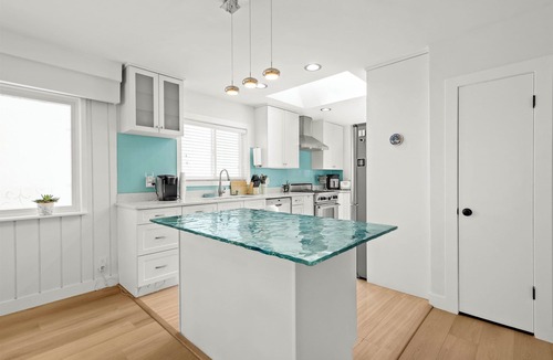 Knight House | Comfort & Privacy in Central Vancouver—Perfect for Families or Groups