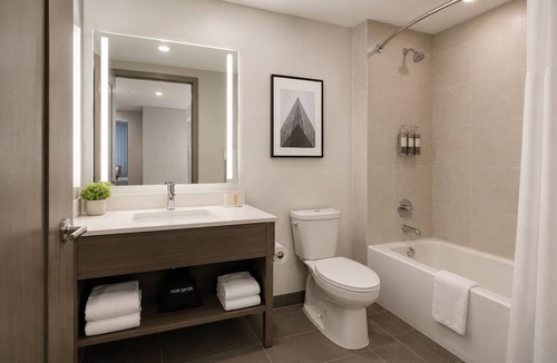 Fashion District Apartment | Comfortable 1BR Downtown Condo - Near Top Toronto Sights!