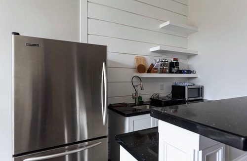 The Peanut Hotel | Comfortable 4 Bed Family Suite Near Parks