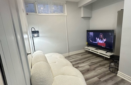 Curran Hall House | Comfortable and Cozy room 5 mins from Scarborough Town Centre