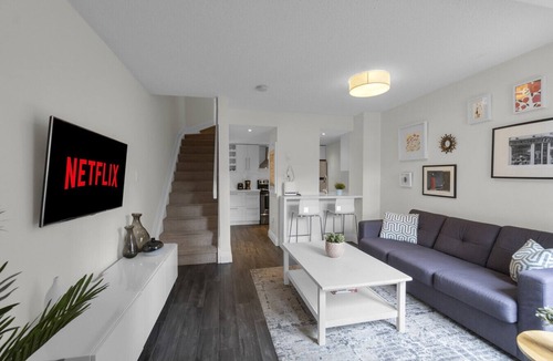 King West Village Hotel | Comfy 1BR - King West - Transit Access - Gym