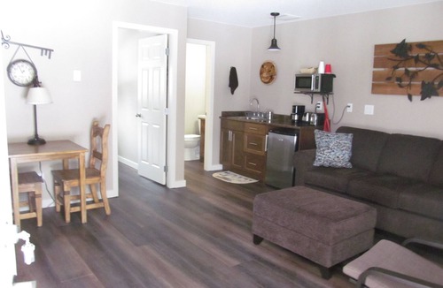 Okanagan-Similkameen Apartment | Comfy, cozy 1 bedroom suite. Main room with small kitchenette