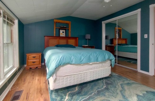 Tay Valley Cottage | Comfy Loft Cottage in Sharbot Lake with Outdoor Pool and Lake Access