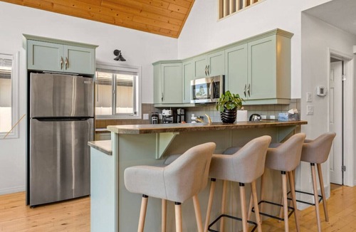 Radium Hot Springs House | Conifer Cottage | Hot Tub | Peaceful | Foosball