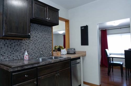 Port Dalhousie Apartment | Contemporary 2 Bedroom Apt w/Private Balcony Located in Heart of Port Dalhousie