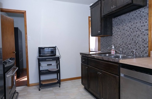 Port Dalhousie Apartment | Contemporary 2 Bedroom Apt w/Private Balcony Located in Heart of Port Dalhousie