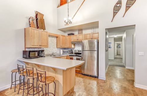 Big White Ski Resort Condo | Contemporary condo with washer/dryer, ski-in/out access, & hot tub