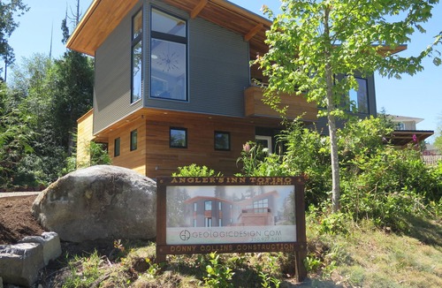 Tofino Cabin | Contemporary harbour-view fishing lodge, steps from the dock & downtown Tofino
