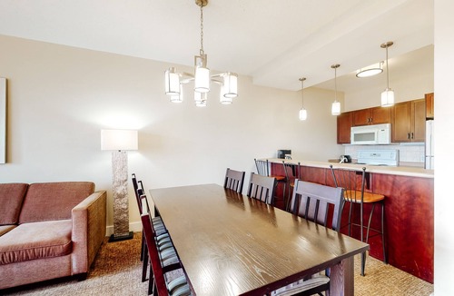 The Blue Mountains Condo | Convenient Dog-Friendly Condo w/Patio, Free WiFi, and Private Washer/Dryer
