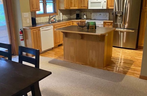 Rossland Villa | Copper Chalet 6 - sleeps 10