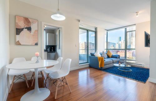 Downtown Vancouver Apartment | Core Central Vancouver Condo with Views & Balcony