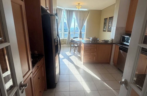 Willowdale Condo | Corner unit 3-bedroom, 3-bath condo with gym, pool, parking, and CN Tower view.