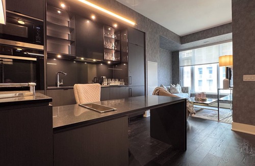 Yorkville Condo | Corporate‑Class 1 BR Yorkville Executive Residence