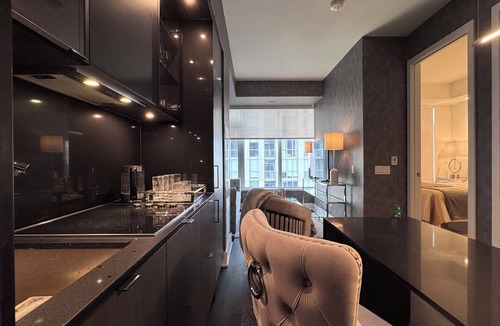 Yorkville Condo | Corporate‑Class 1 BR Yorkville Executive Residence
