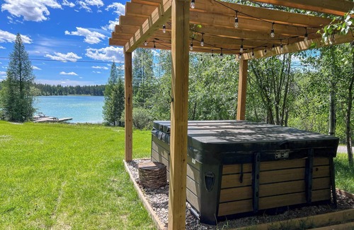 Koocanusa Ranch Cabin | Cottage on Beautiful Tie Lake with A/C and Hot Tub