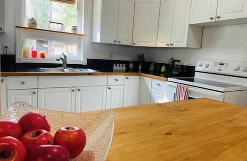 Sebright House | Cottage on Riverfront/Forest/Hot tub/Privacy
