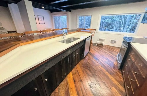 Irondale Cottage | Cottage with commanding views of the lake on a large piece of Canadian Shield