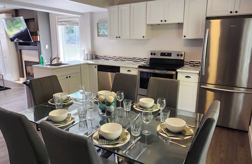Salmon Valley Other | Country Charm- 3 Bedroom Main Floor with Hot Tub that Sleeps 9
