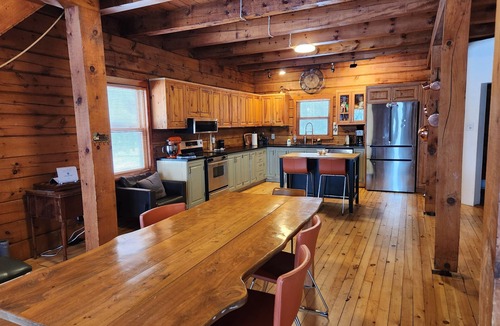 Erin House | Country Log Home - a quiet get-a-way not far from the city.