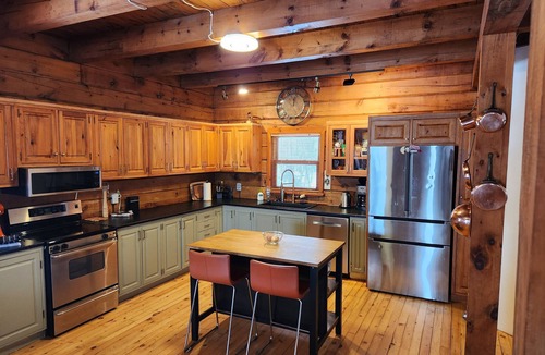 Erin House | Country Log Home - a quiet get-a-way not far from the city.