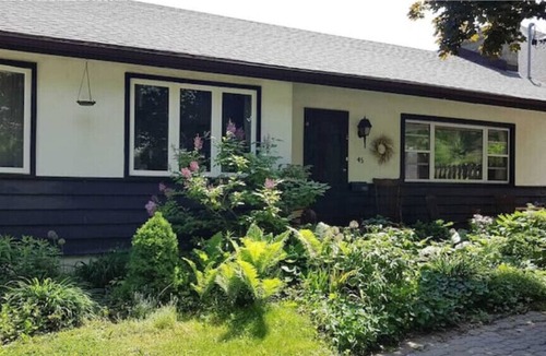 Orangeville Apartment | Country-Soul, Town-Heart Haven: Walk to Cafes, Mins to Premium Spas & PGA Golf