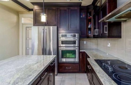 Burnaby House | Cozey/Modern Burnaby home | Central to metro Vancouver | Family friendly!