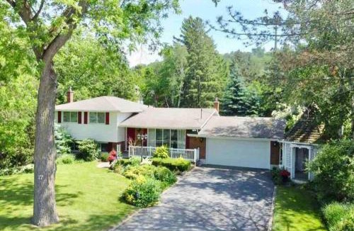 Queenston House | Cozie cottage at Niagara-On-The-Lake