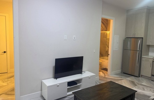 Newton Apartment | Cozy 1-bed and bath ground level suite near surrey and guildford