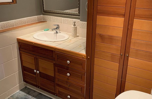 Canyon Heights House | Cozy 1bdr guest suite at the heart of North Vancouver