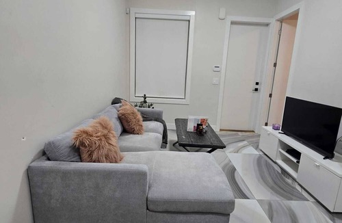 Newton Apartment | Cozy 1bed 1 bath ground level apartment in near Bear creek and Guildford Surrey!