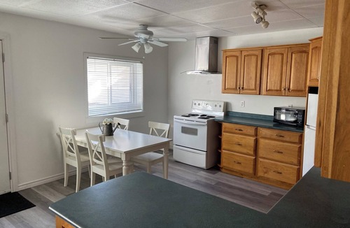 Port Franks Cottage | Cozy 2 BDRM Cottage w/private hot tub, sauna, private beach access, fire pit