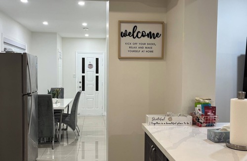 Oakwood Village House | Cozy 2-Bed w/Kitchen & Patio in Midtown Toronto
