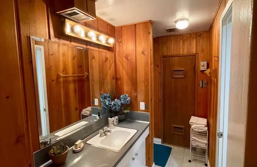 West Vancouver House | Cozy 2-Bedroom Suite in Prestigious West Vancouver
