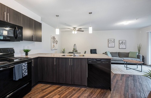 Abbotsford Apartment | Cozy 2 bedroom Condo - walking distance to down town Abby. Dog Friendly!