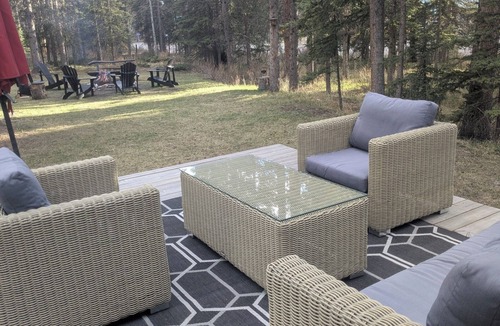 Bragg Creek Cabin | Cozy 2-bedroom suite in the forest near multiple restaurant/pubs. BraggCreek