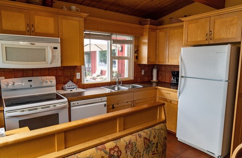 Central Okanagan Villa | Cozy 2 Bedroom Villa at Casa Loma Lakeshort Resort