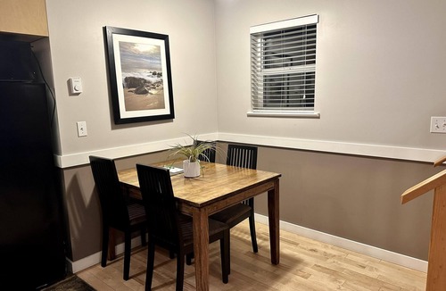 Ucluelet Cottage | Cozy 2 Bedroom Waterfront Cottage with Hot Tub!