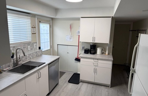 Riley Park Apartment | Cozy 2BR Basement Suite - MAJOR INTERNATIONAL SPORTING EVENT Ready & Easy Access