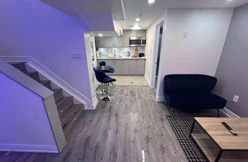 Streetsville House | Cozy 2BR Suite Traveler‑Friendly Near 401/Airport!