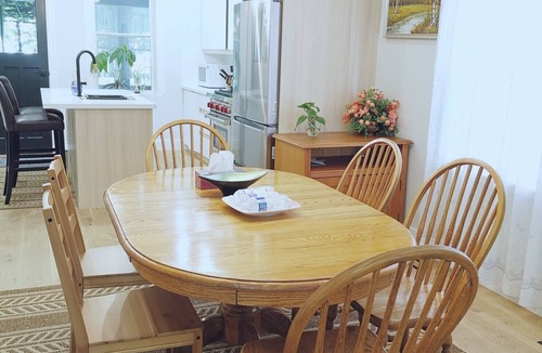 Riverdale House | Cozy 3-Bedroom/2-Washroom House | Sleeps 6 | 5 Minutes to Subway | Free Parking