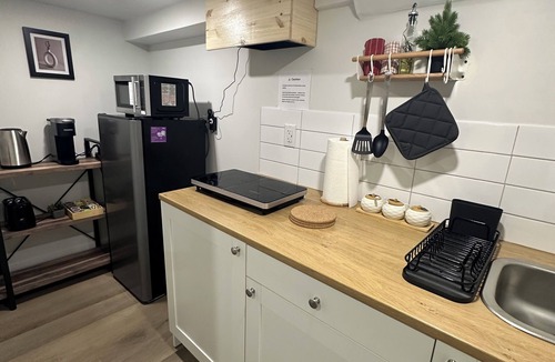 Thornhill House | Cozy 3 bedroom Basement Suite