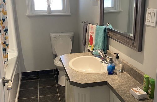 Hamilton House | Cozy 3 bedroom home on West Mountain!